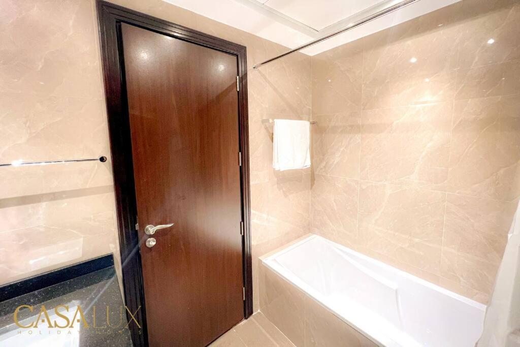 Lovely Big Studio W/ Burj Khalifa View In Downtown Dubaï Extérieur photo
