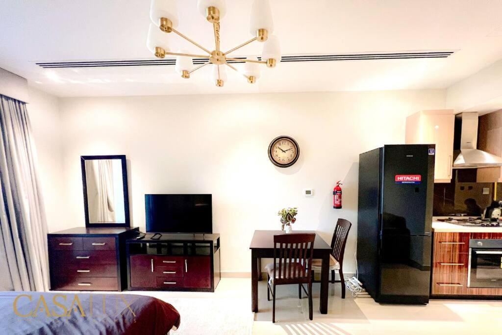 Lovely Big Studio W/ Burj Khalifa View In Downtown Dubaï Extérieur photo